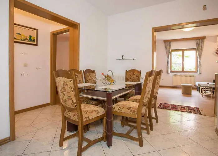 בית נופש Milica פורץ